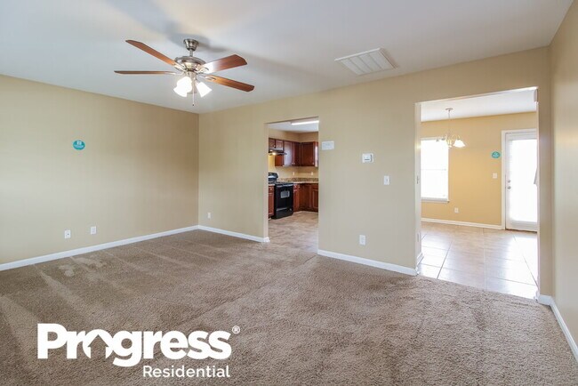 Foto del edificio - 767 Runningbrook Ln