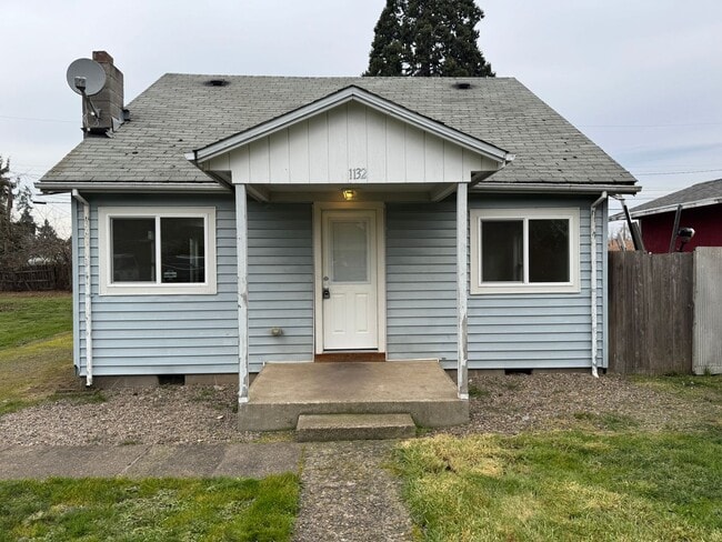 Updated 3 bedroom, 1 bath house in Springfield! - Updated 3 bedroom, 1 bath house in Springfield!