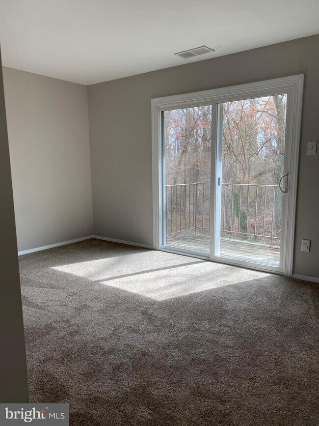 Building Photo - 810 N Forklanding Rd