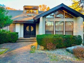 Building Photo - 5 Carman Ct