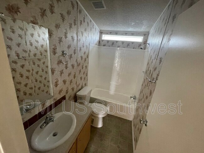 Foto del edificio - 1586 Vereda Ln