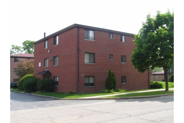 Foto del edificio - 613 W 65th St