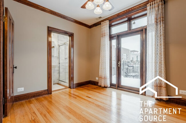 Access to private balcony - 2920 W Cullom Ave