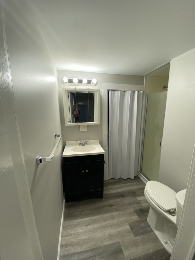 Primary Photo - 615 W White St