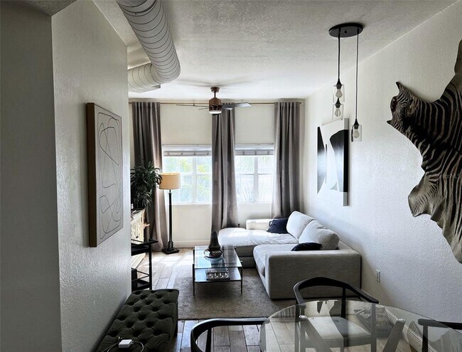 Foto del edificio - 2331 W Horatio St