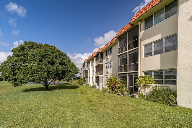 Foto del edificio - 9820 S Hollybrook Lake Dr