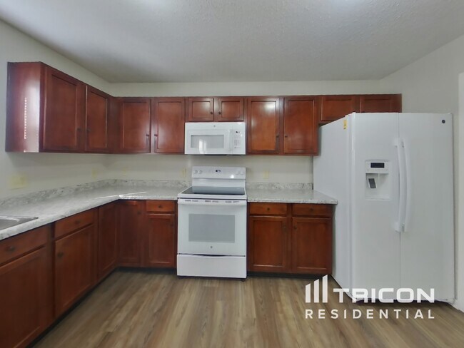 Foto del edificio - 824 Streamside Dr