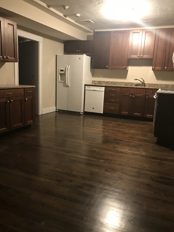 Building Photo - 27 Curve St