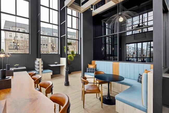 Building Photo - MAA Plaza Midwood