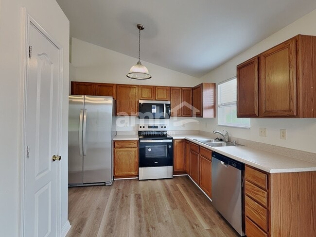 Building Photo - 599 Astoria Ct