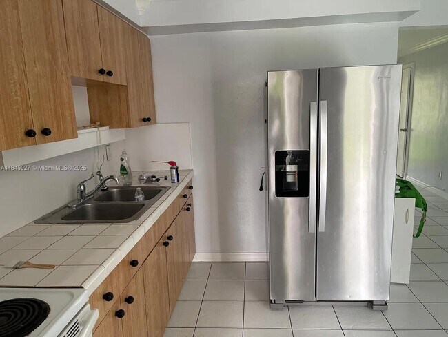 Foto del edificio - 9442 SW 52nd St