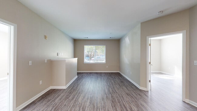 Interior Photo - 20 Lambourne