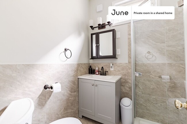 Foto del edificio - Room in Shared 3 bed/1 bath home