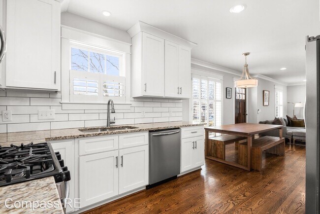 Foto del edificio - 4 br, 2.5 bath House - 2837 Bronte Ave.