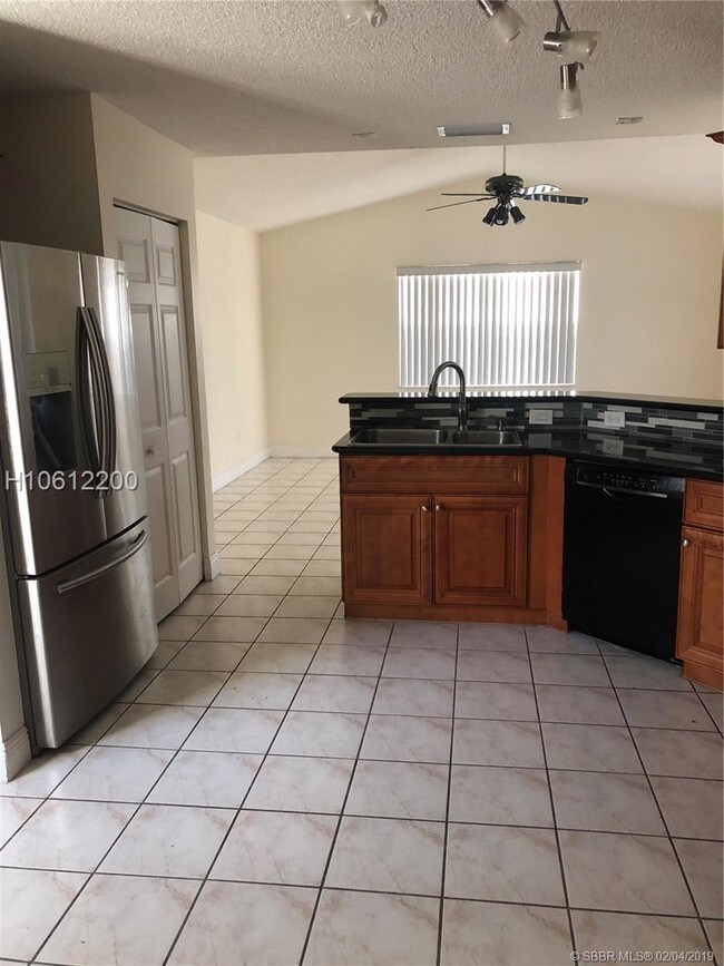 Building Photo - 1078 NW 170th Ave