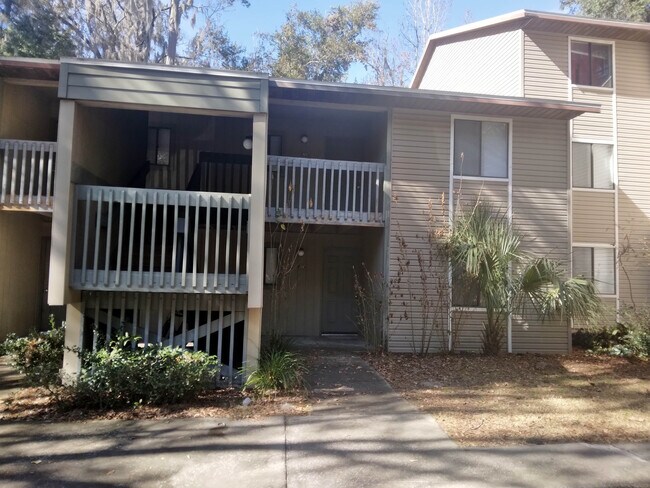 Puerta principal - 127 SE 16th Ave