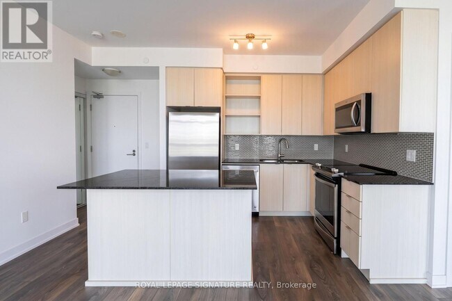 Building Photo - 4655 Glen Erin Dr
