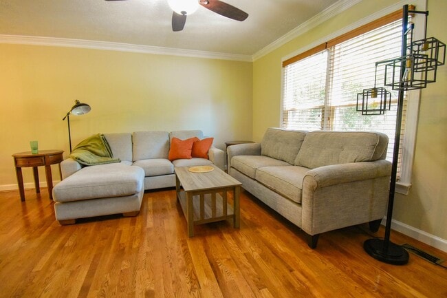 Building Photo - 2 Weeks Free Rent~4 Bedroom 2.5 Bathroom With A Large Deck and 2 Car Garage! Near Methodist Unive...