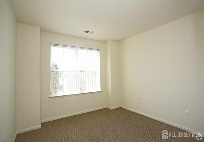 Foto del edificio - 360 Lehigh Ave