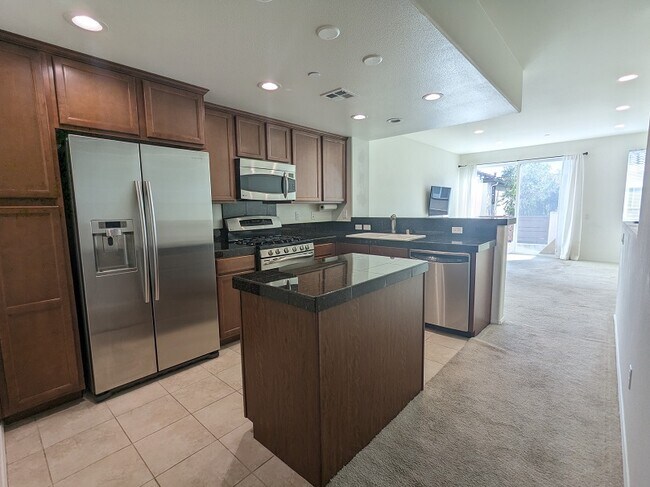 Foto del edificio - 952 Tarragon Ln