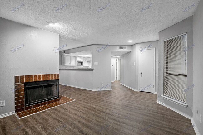Building Photo - On-site pool, lake, all covered parking, q...