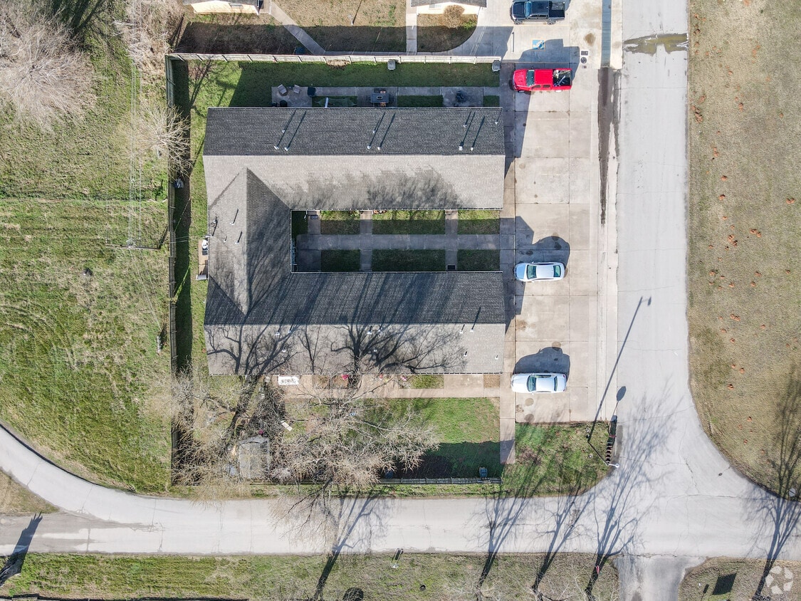 Aerial - 90 Degree Look Down - 20 W Rachel St