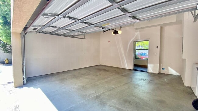 Building Photo - Contemporary 2-Bedroom Condo at the Heart of NOBE