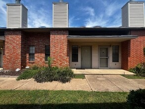 Building Photo - 3636 Greenacres Blvd
