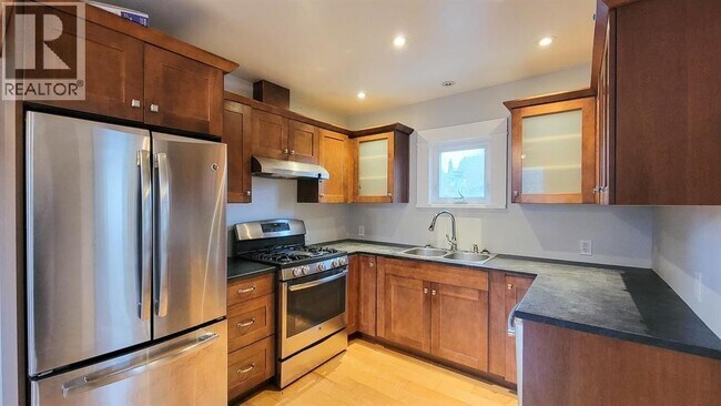 Photo du bâtiment - 978 E 37th Ave