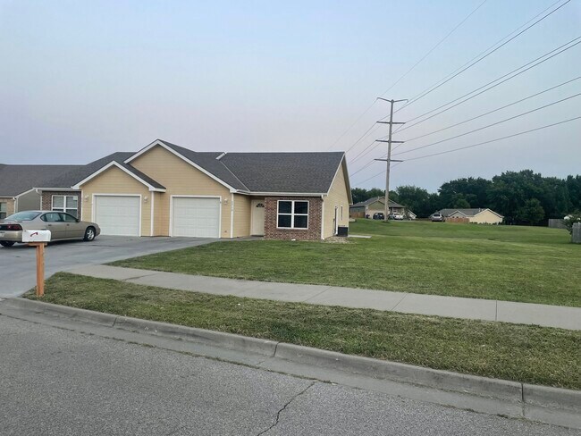 Foto del edificio - 2719 Buttonwood Dr