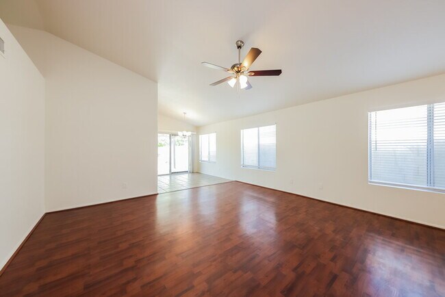 Foto del edificio - 8449 W Wethersfield Rd