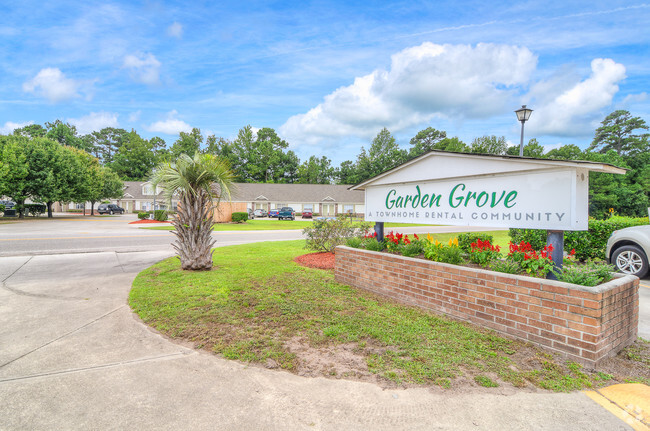 Building Photo - Garden Grove Townhomes