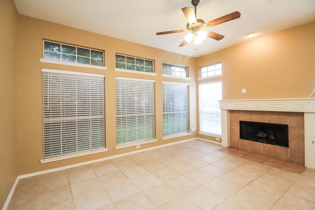 Foto del edificio - 4713 Baton Rouge Blvd