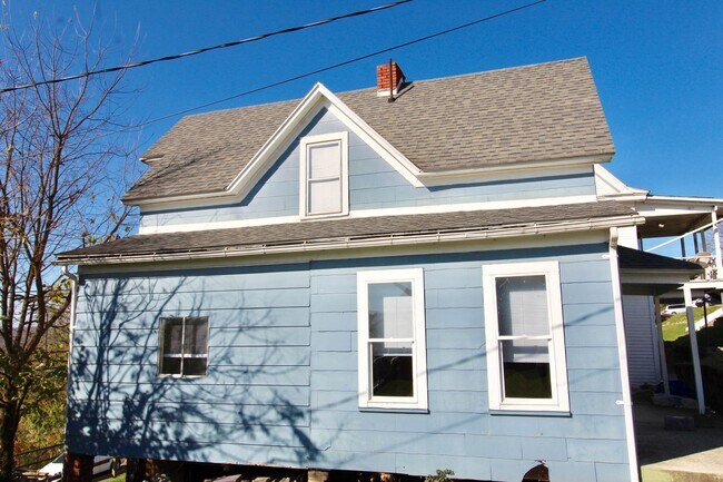 Building Photo - Sunny Side - 3 Bedroom Big House - Available 5/27/2026