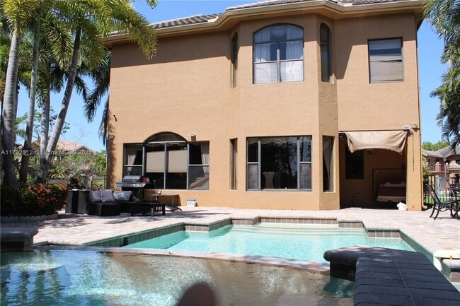 Building Photo - 3501 Collonade Dr