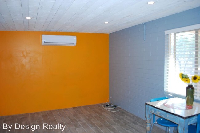 Building Photo - Studio, 1 bath House - 835 E Windsor St