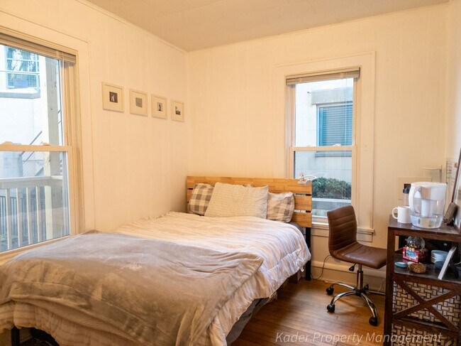 Foto del edificio - 325 W Wilson St
