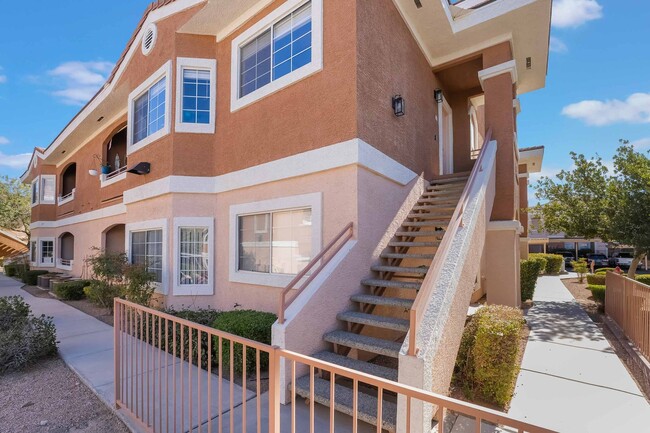 Foto del edificio - Stylish 1st-Floor Condo in Gated Community!