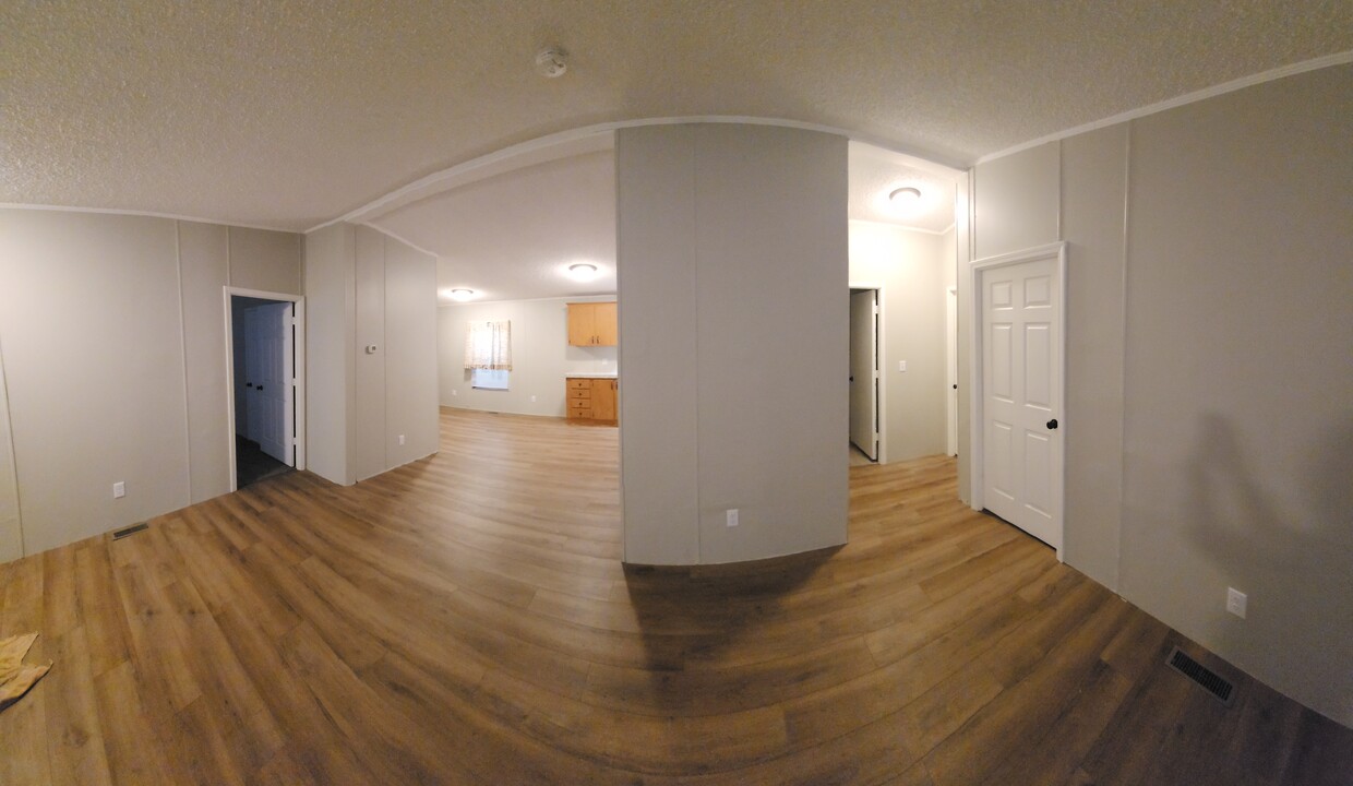 Living Room - 319 Rahm St