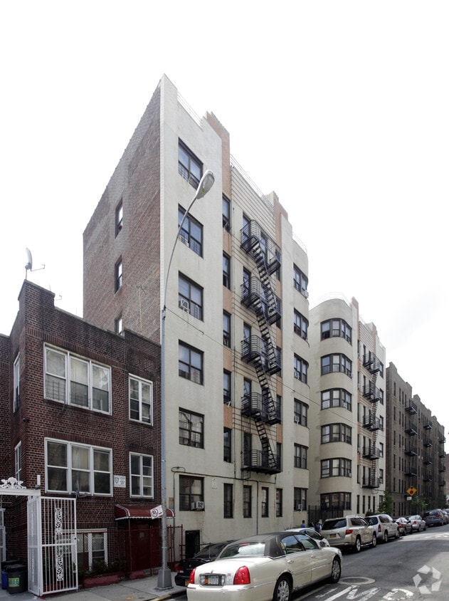Building Photo - 2388 Tiebout Ave