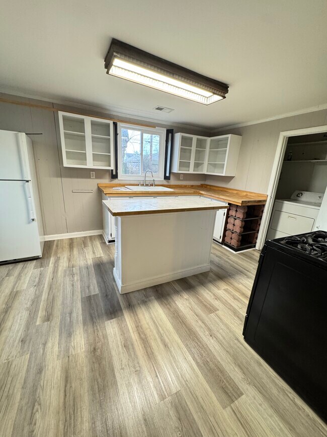 Foto del edificio - 1237 E Riverside Dr