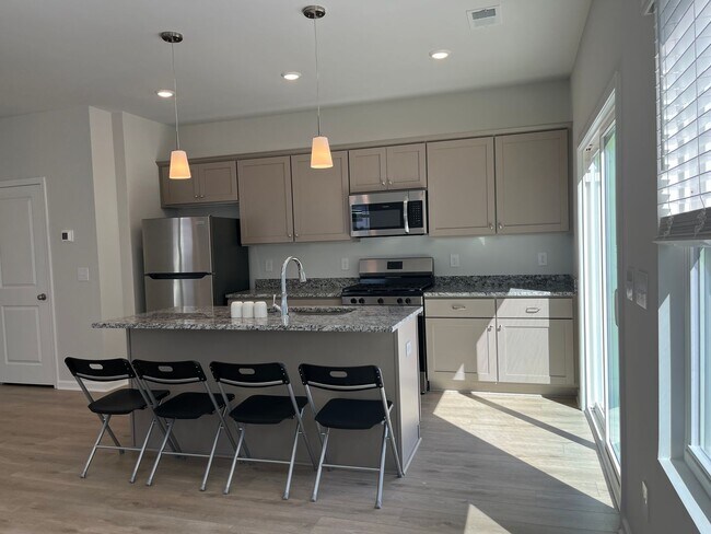 Foto del edificio - Brand New 3/3 Move In Ready Now!