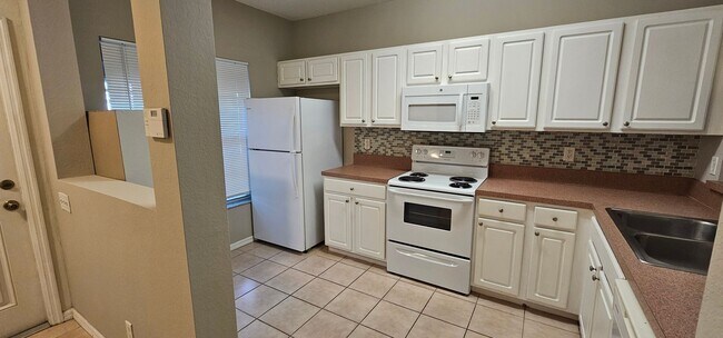 Foto del edificio - 2 Bedroom Townhouse in Cypress Landing – Available Now!