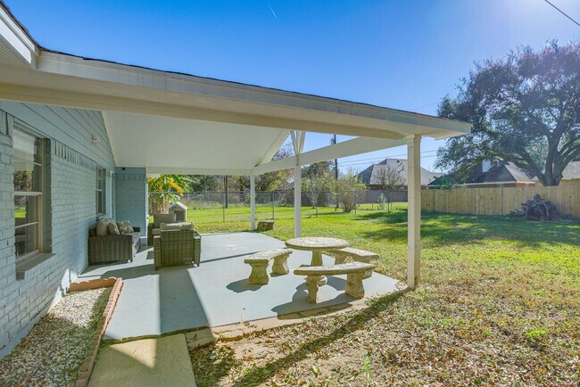 Foto del edificio - 8020 Botany Ln