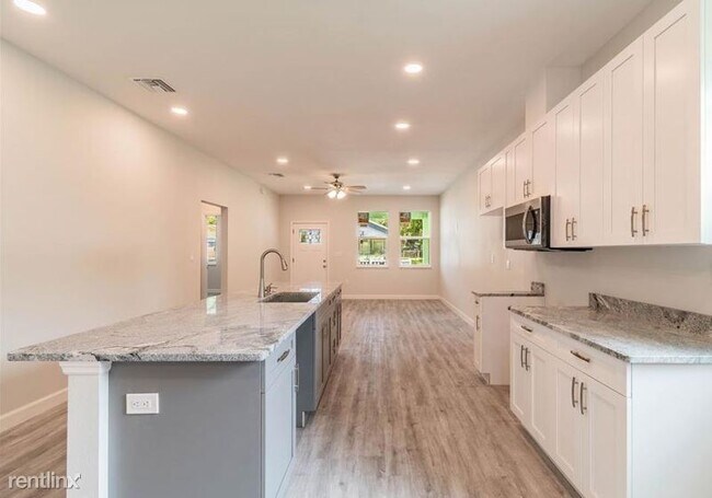 Building Photo - 3 br, 2 bath House - 509 E Lake Ave UNIT