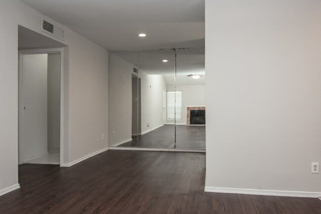 Building Photo - 12500 Sandpiper Dr