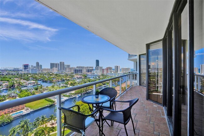 Foto del edificio - 3640 Yacht Club Dr