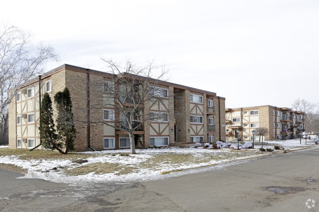 Primary Photo - 34 Grand Apartments