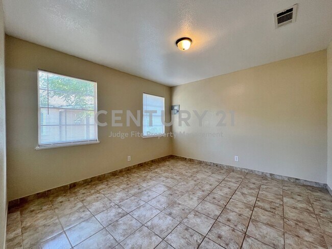 Foto del edificio - Cozy 1-Story 1/1 Duplex in Castleberry ISD...