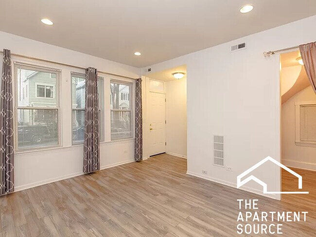 Foto del edificio - 2649 N Wayne Ave